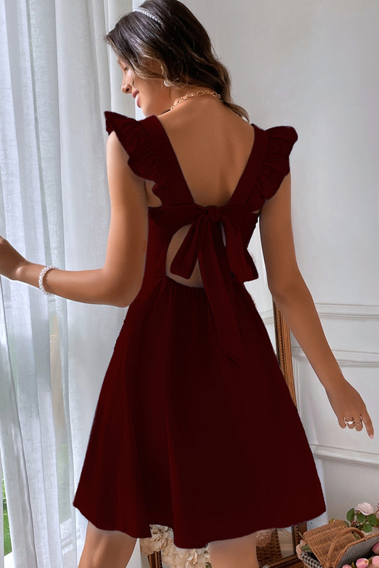 Vestido Mini Sin Mangas con Volantes, Espalda Abierta y Lazo | Ideal para Verano