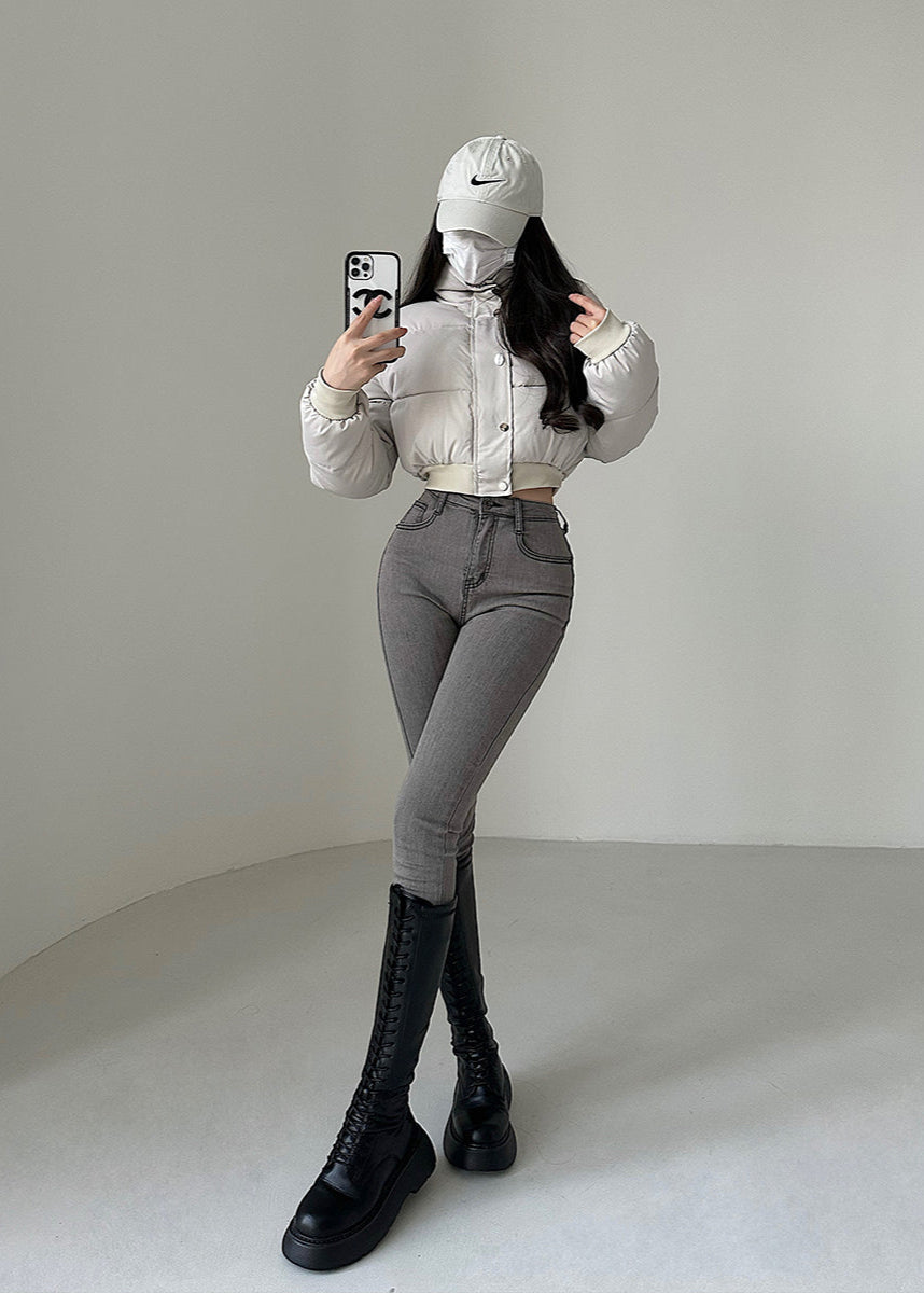 Chaqueta Corta Acolchada con Cuello Alto y Cremallera | Ideal para el Invierno