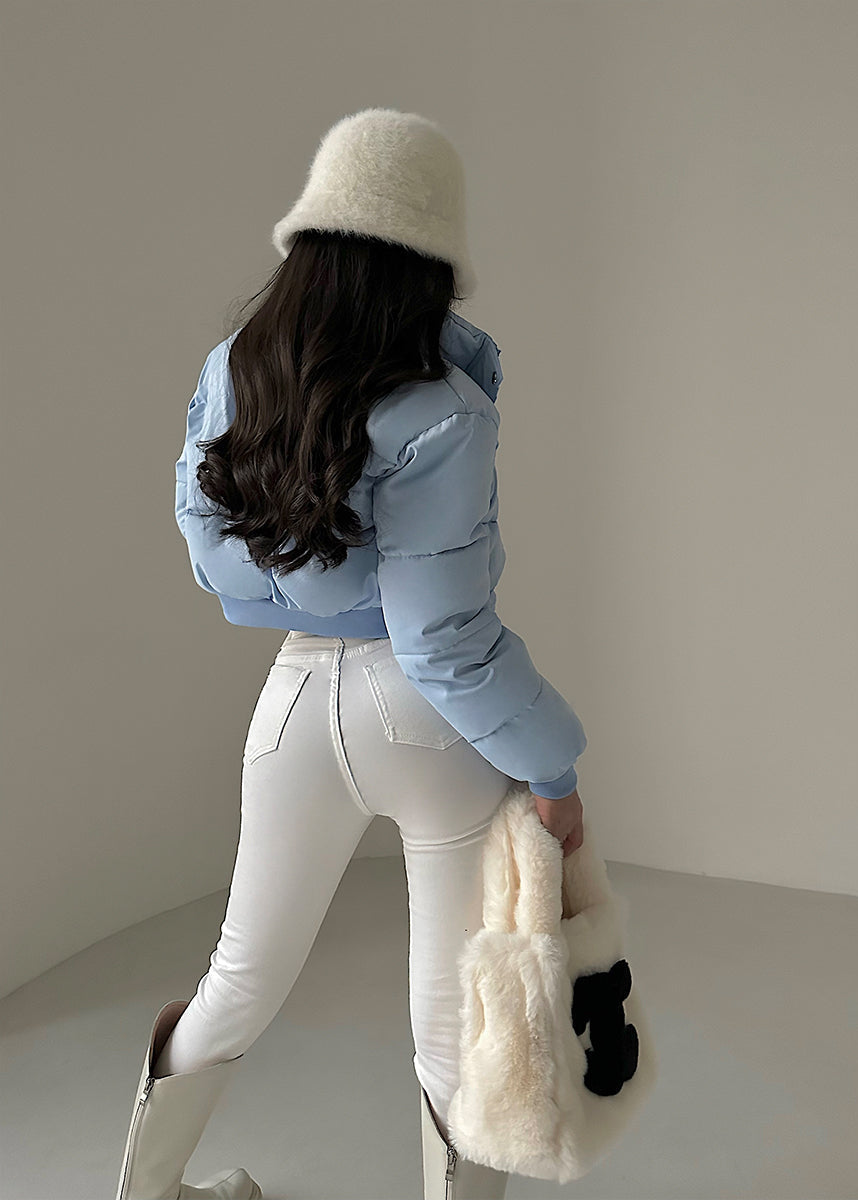Chaqueta Corta Acolchada con Cuello Alto y Cremallera | Ideal para el Invierno