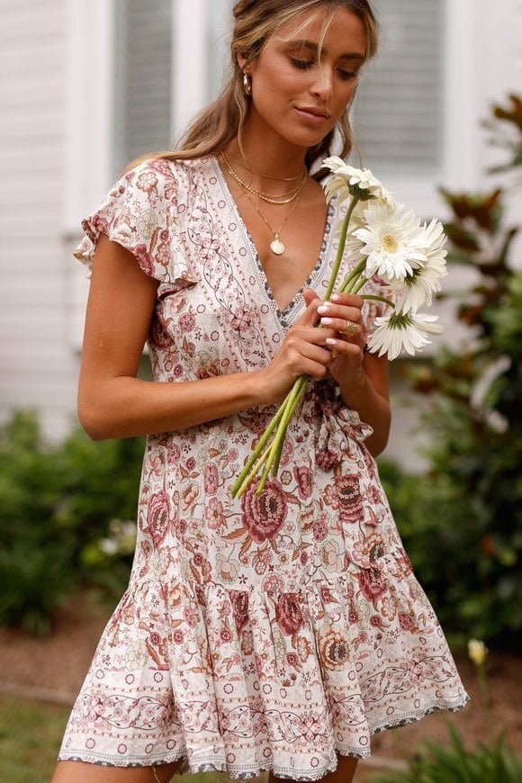 Vestido Estampado con Escote en V, Manga Corta, Cintura Alta y Dobladillo Irregular | Ideal para Verano