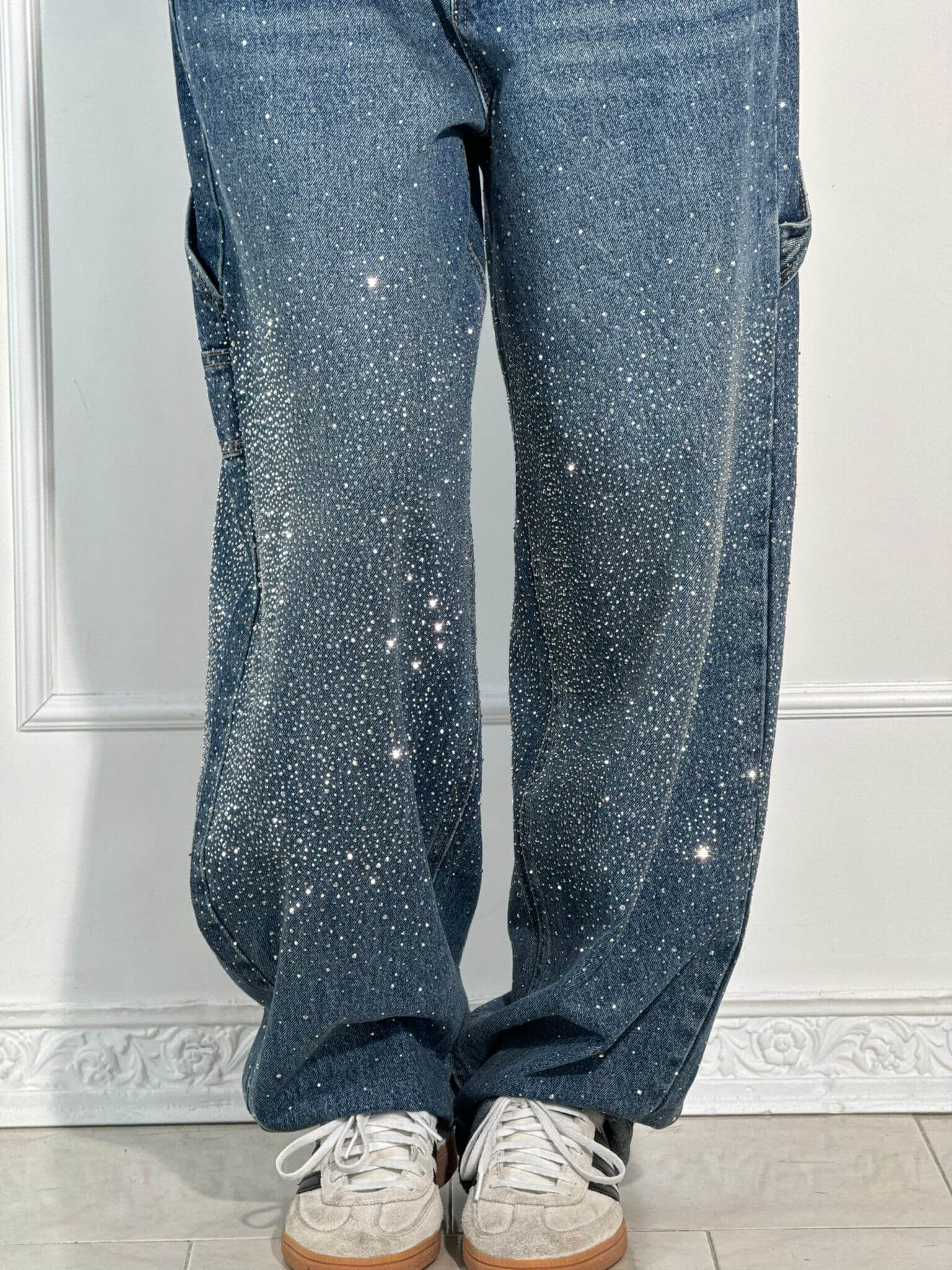 Jeans de pierna ancha tipo globo con detalles de pedrería | Ideal para primavera y otoño
