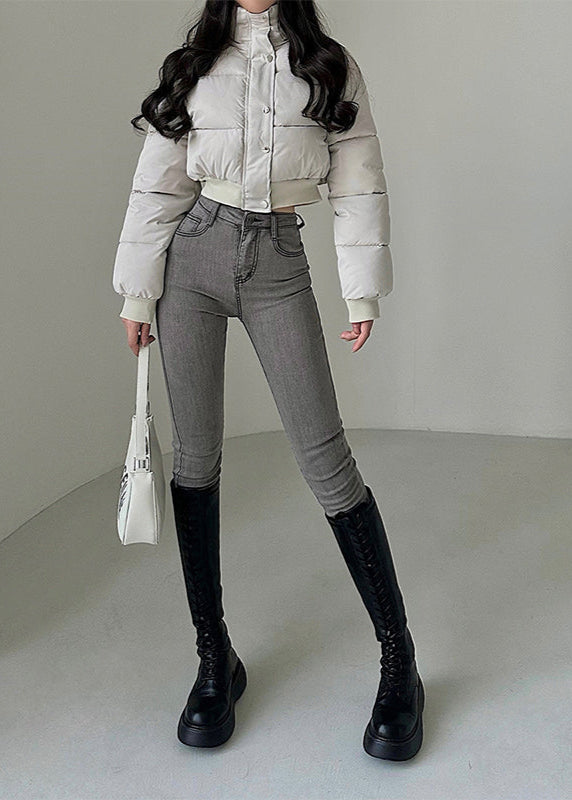 Chaqueta Corta Acolchada con Cuello Alto y Cremallera | Ideal para el Invierno