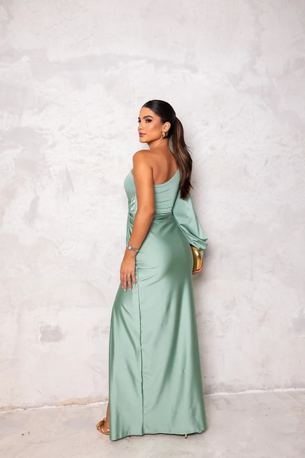 Vestido Midi de Satén Fluido con Corte Entallado | Ideal para Primavera y Verano