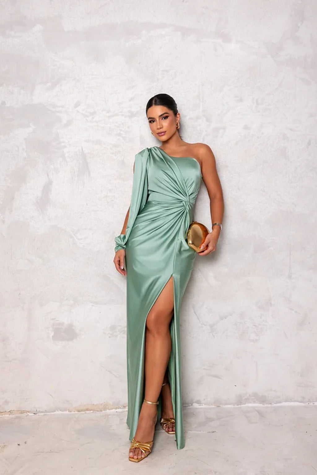 Vestido Midi de Satén Fluido con Corte Entallado | Ideal para Primavera y Verano