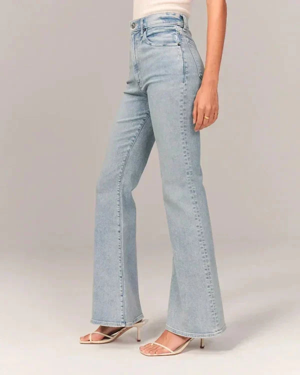 Jeans ajustados de estilo moderno con cintura alta
