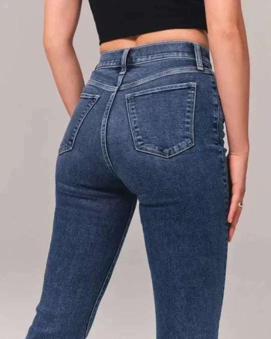 Jeans ajustados de estilo moderno con cintura alta