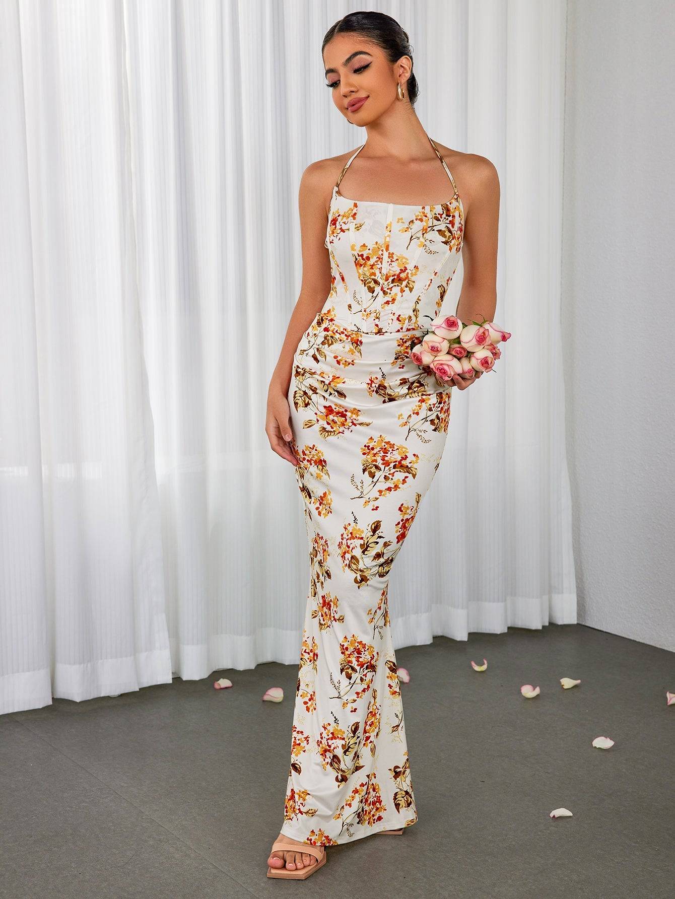 Vestido Ajustado con Estampado Floral, Cuello Halter, Corset y Fruncido | Ideal para Verano