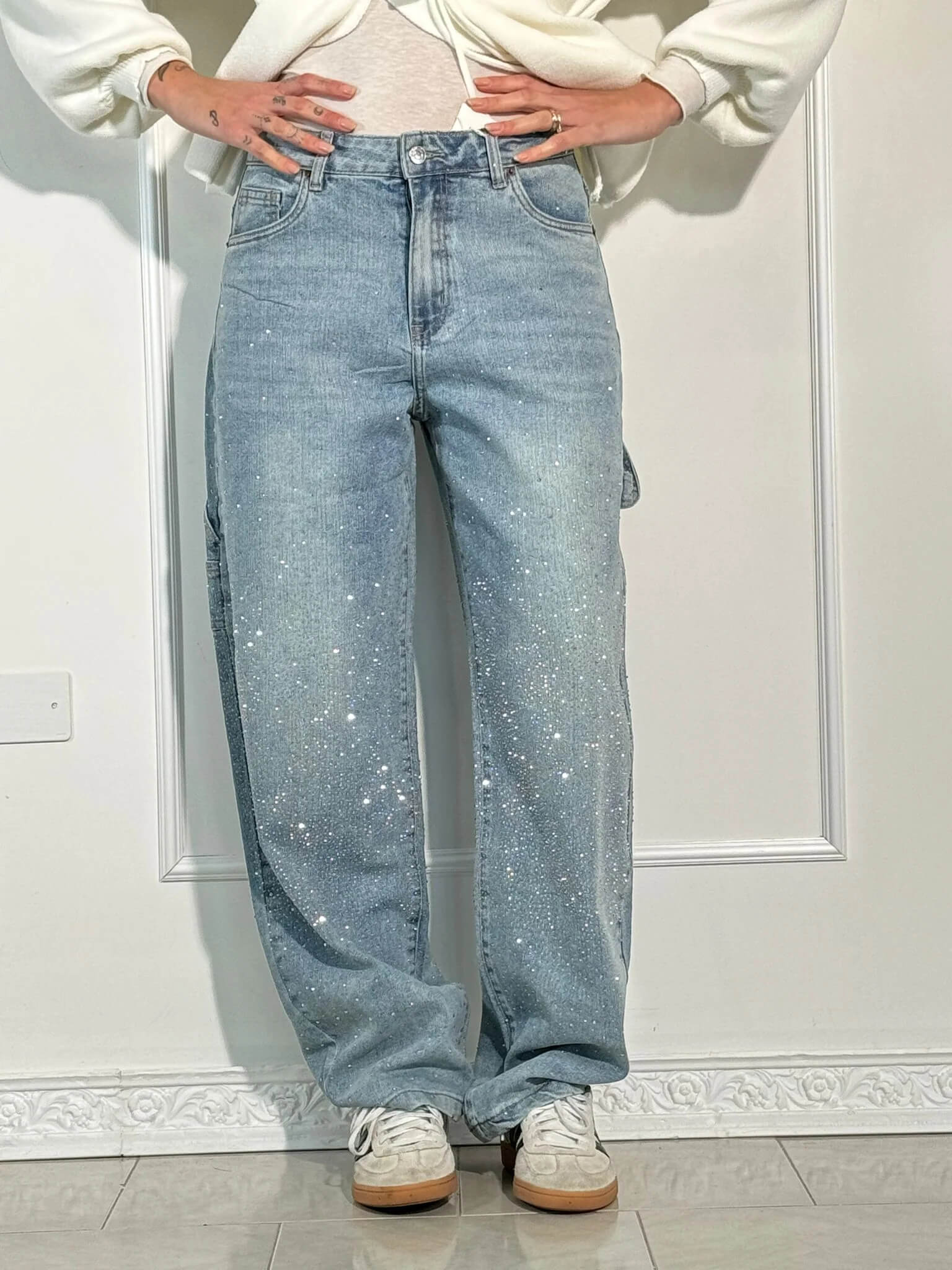 Jeans de pierna ancha tipo globo con detalles de pedrería | Ideal para primavera y otoño