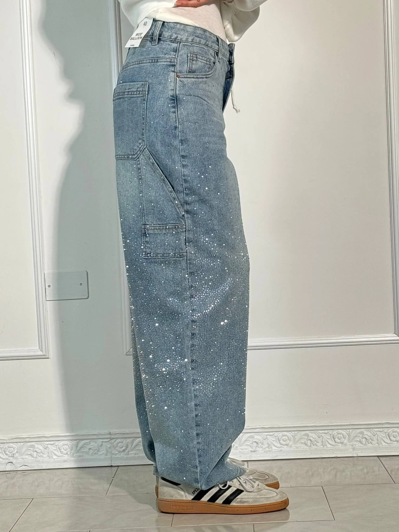 Jeans de pierna ancha tipo globo con detalles de pedrería | Ideal para primavera y otoño