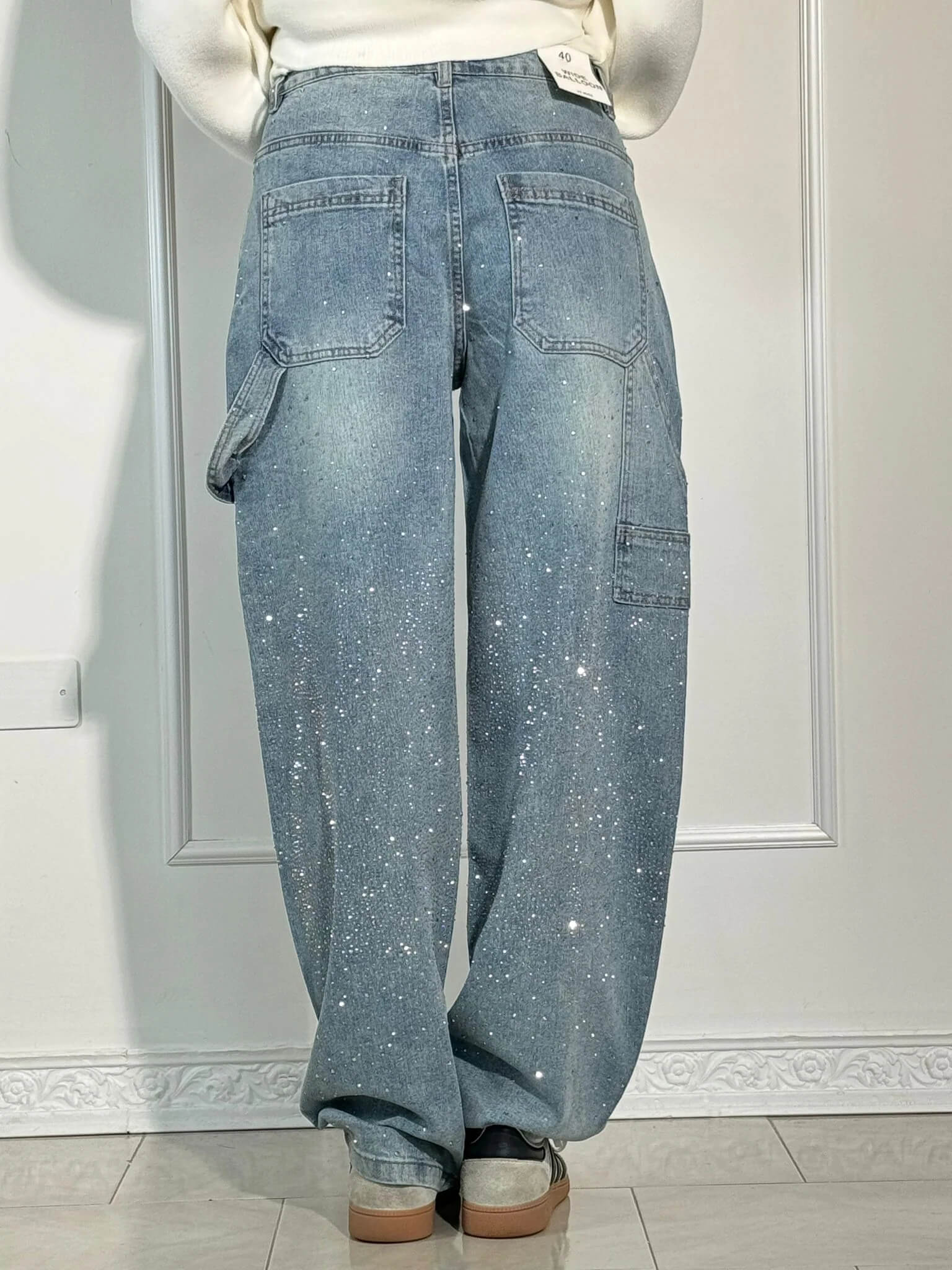 Jeans de pierna ancha tipo globo con detalles de pedrería | Ideal para primavera y otoño