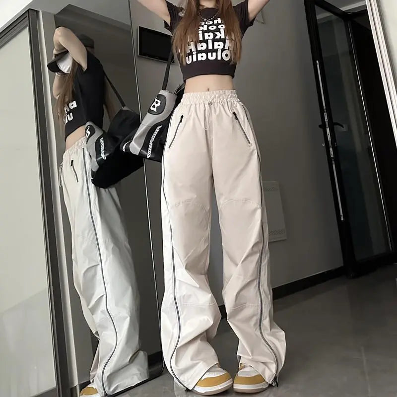 Pantalones deportivos unisex con ajuste cómodo y diseño minimalista