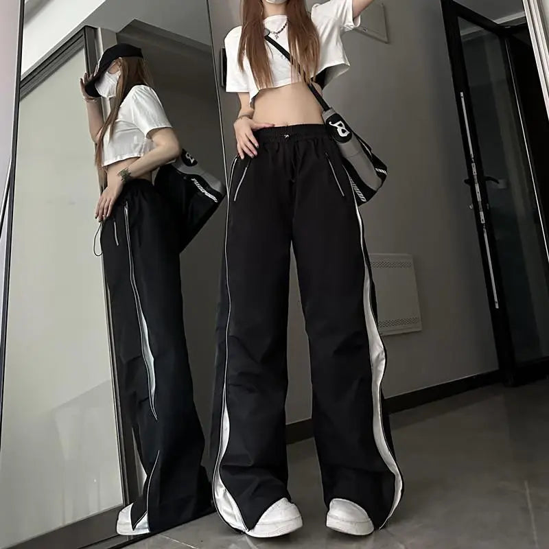 Pantalones deportivos unisex con ajuste cómodo y diseño minimalista