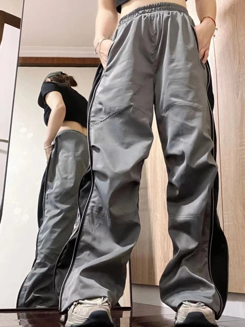 Pantalones deportivos unisex con ajuste cómodo y diseño minimalista