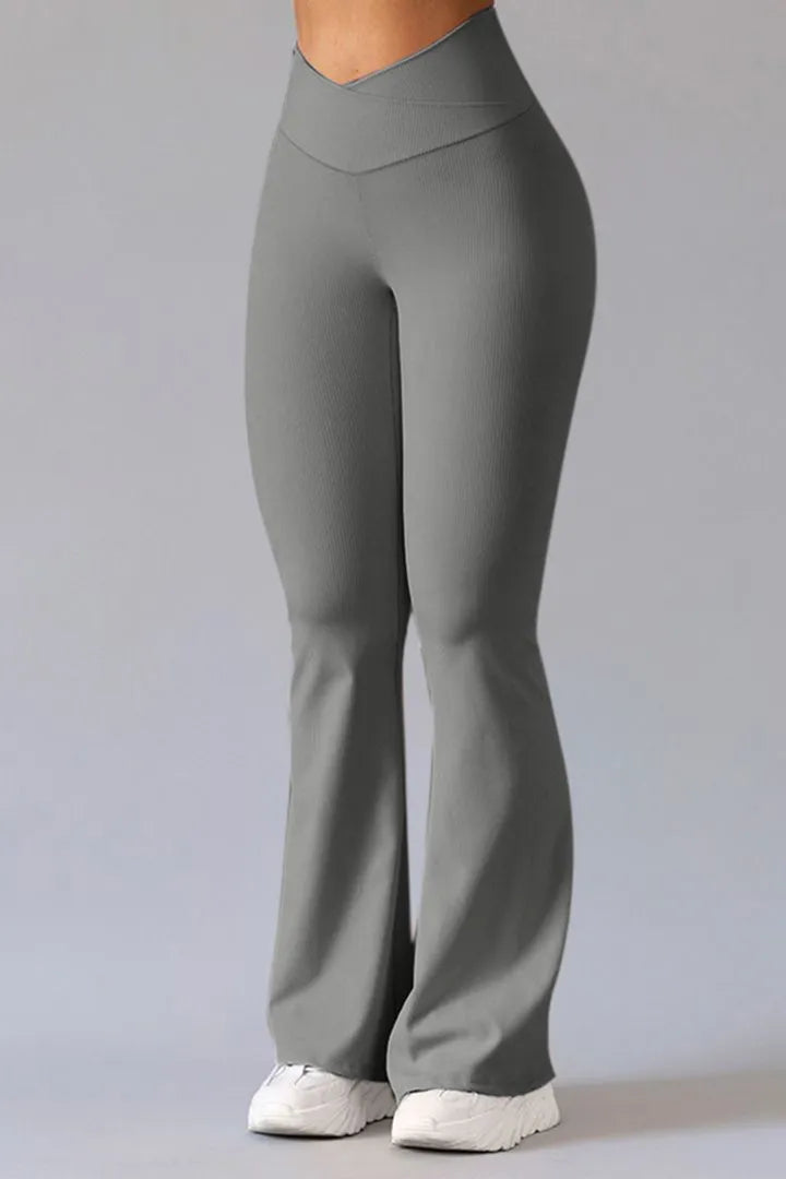 Pantalones deportivos ajustados con diseño cómodo y práctico