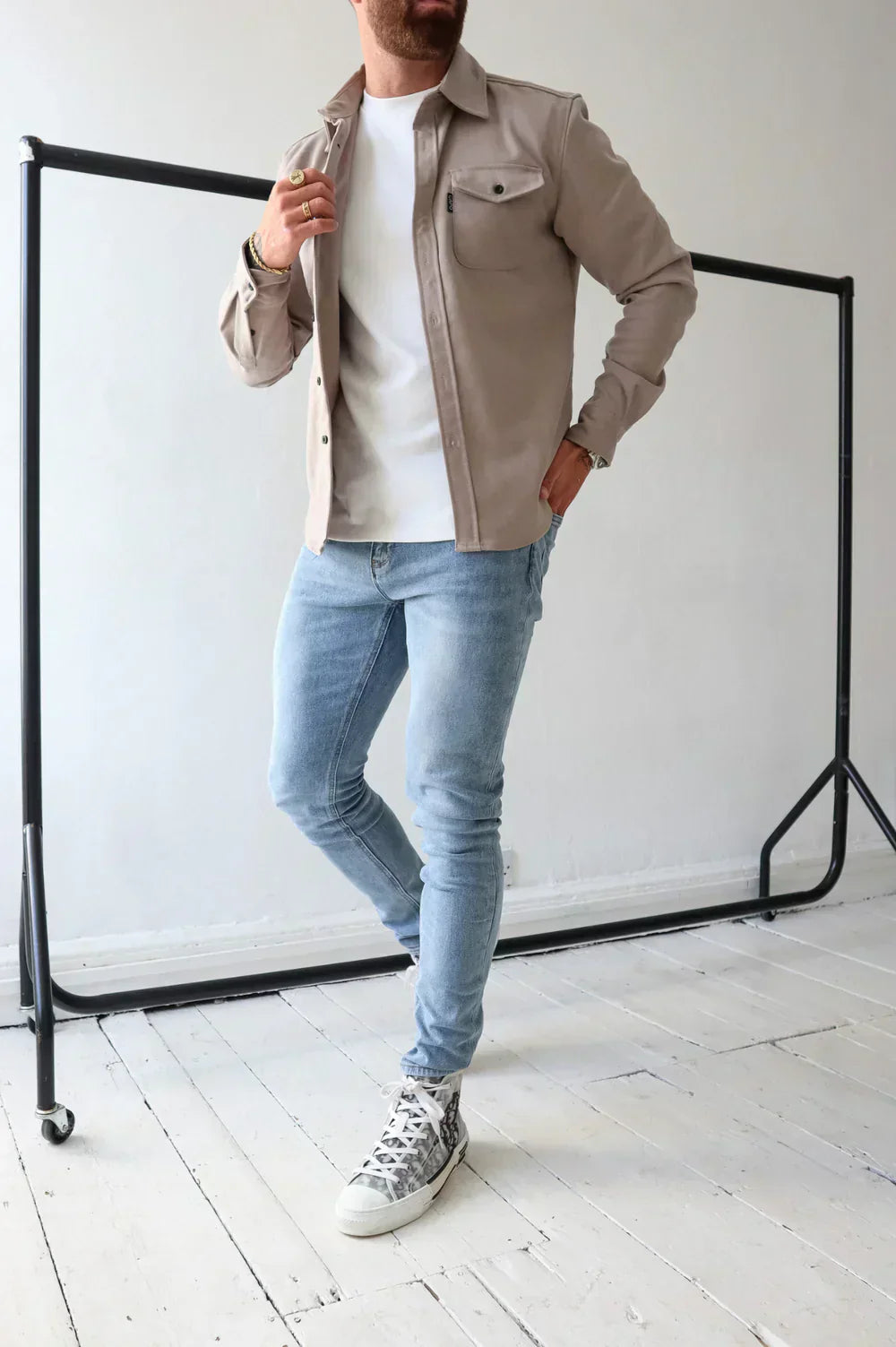 Camisa overshirt de diseño atemporal y material transpirable