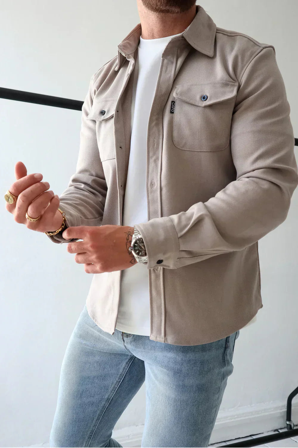 Camisa overshirt de diseño atemporal y material transpirable