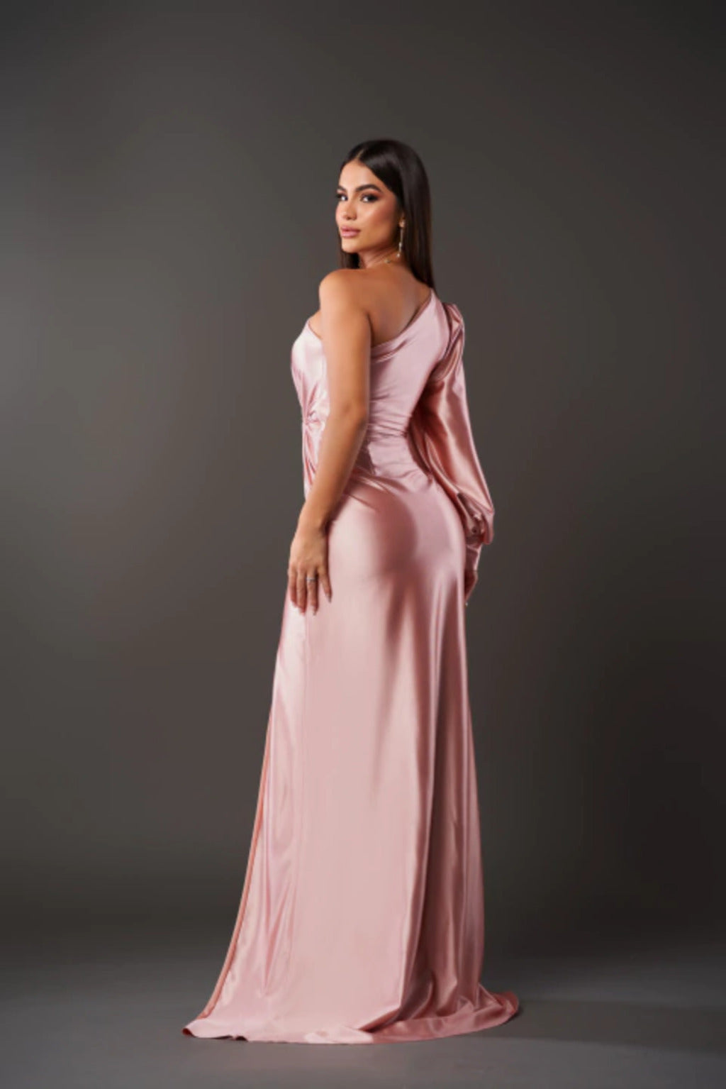 Vestido Midi de Satén Fluido con Corte Entallado | Ideal para Primavera y Verano