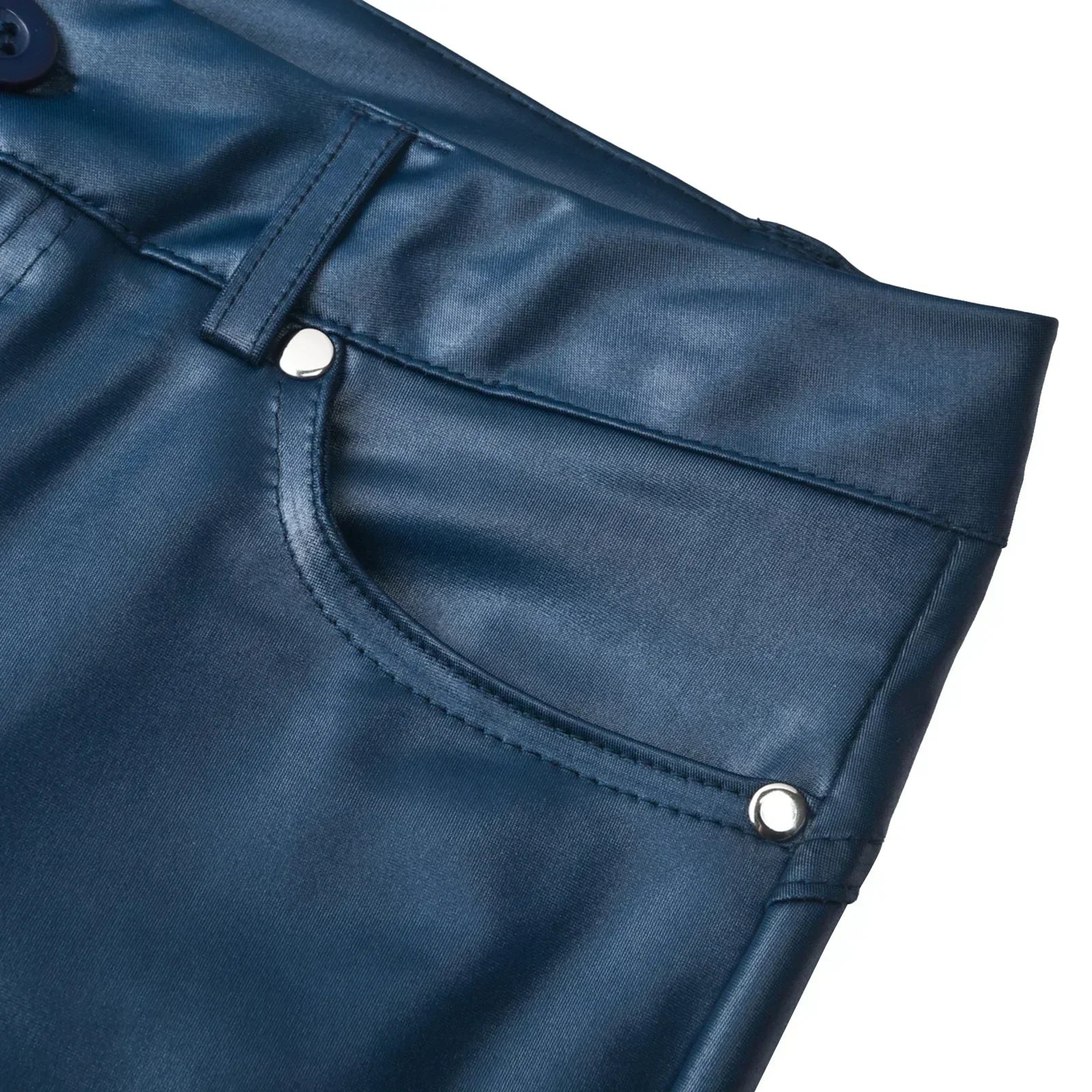 Jeans ajustados de corte moderno con diseño atemporal