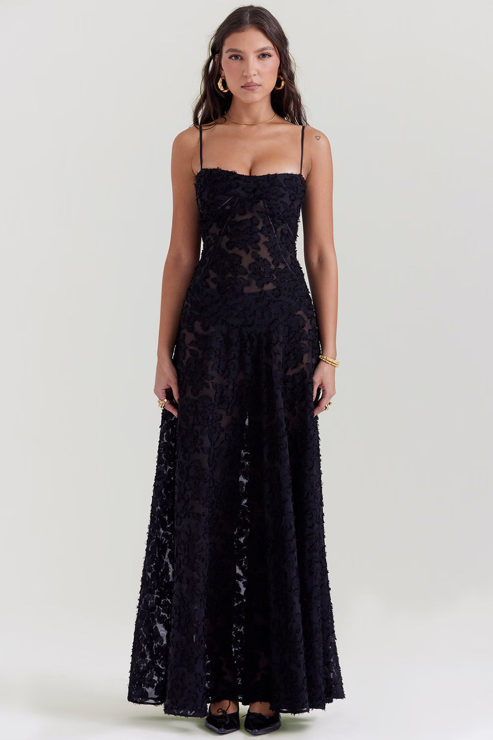 Vestido Largo de Encaje con Tejido Brillante | Ideal para Primavera y Verano